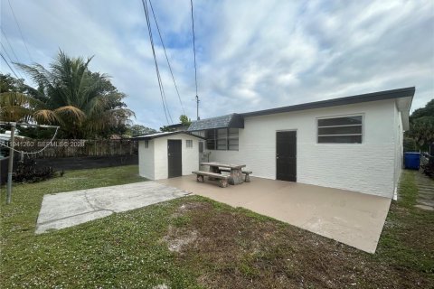 House in Hollywood, Florida 5 bedrooms, 232.26 sq.m. № 1998399 - photo 17