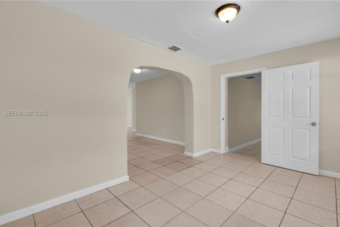 House in Hollywood, Florida 5 bedrooms, 232.26 sq.m. № 1998399 - photo 23