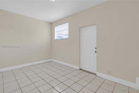 House in Hollywood, Florida 5 bedrooms, 232.26 sq.m. № 1998399 - photo 24