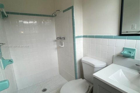 House in Hollywood, Florida 5 bedrooms, 232.26 sq.m. № 1998399 - photo 7