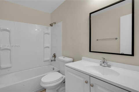 House in Hollywood, Florida 5 bedrooms, 232.26 sq.m. № 1998399 - photo 26