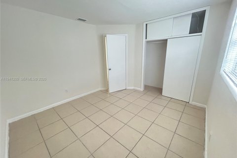 House in Hollywood, Florida 5 bedrooms, 232.26 sq.m. № 1998399 - photo 10