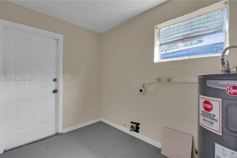 House in Hollywood, Florida 5 bedrooms, 232.26 sq.m. № 1998399 - photo 22