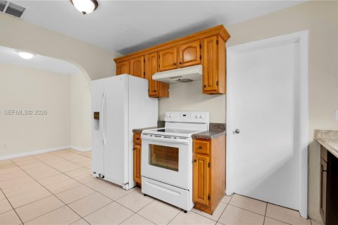 House in Hollywood, Florida 5 bedrooms, 232.26 sq.m. № 1998399 - photo 21