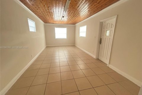 House in Hollywood, Florida 5 bedrooms, 232.26 sq.m. № 1998399 - photo 5