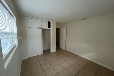 House in Hollywood, Florida 5 bedrooms, 232.26 sq.m. № 1998399 - photo 8