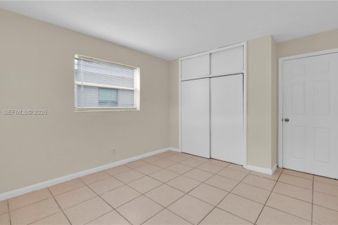 House in Hollywood, Florida 5 bedrooms, 232.26 sq.m. № 1998399 - photo 28