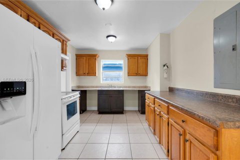 House in Hollywood, Florida 5 bedrooms, 232.26 sq.m. № 1998399 - photo 19