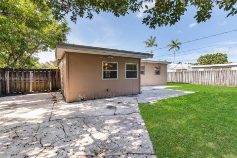 House in Hollywood, Florida 3 bedrooms, 96.9 sq.m. № 1823735 - photo 27