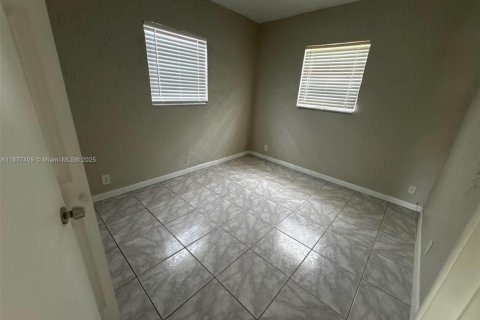 House in Hollywood, Florida 3 bedrooms, 96.9 sq.m. № 1823735 - photo 9