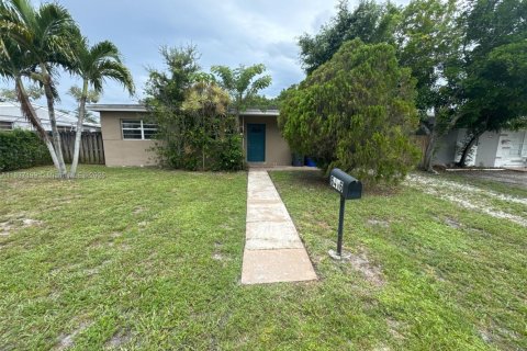 House in Hollywood, Florida 3 bedrooms, 96.9 sq.m. № 1823735 - photo 1