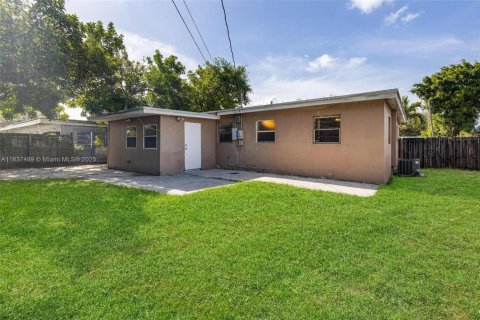 House in Hollywood, Florida 3 bedrooms, 96.9 sq.m. № 1823735 - photo 26