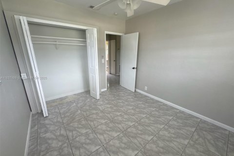 House in Hollywood, Florida 3 bedrooms, 96.9 sq.m. № 1823735 - photo 8