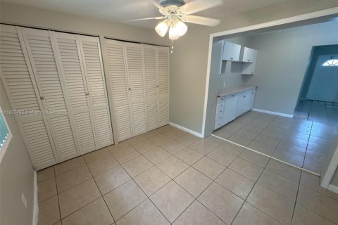 House in Hollywood, Florida 3 bedrooms, 96.9 sq.m. № 1823735 - photo 16