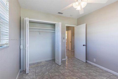 House in Hollywood, Florida 3 bedrooms, 96.9 sq.m. № 1823735 - photo 21