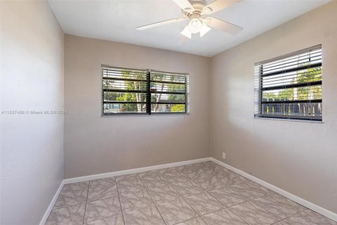 House in Hollywood, Florida 3 bedrooms, 96.9 sq.m. № 1823735 - photo 22