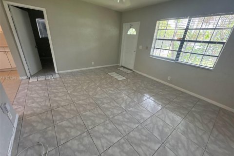 House in Hollywood, Florida 3 bedrooms, 96.9 sq.m. № 1823735 - photo 3