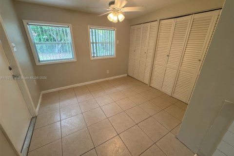 House in Hollywood, Florida 3 bedrooms, 96.9 sq.m. № 1823735 - photo 6