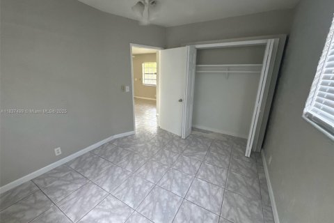 House in Hollywood, Florida 3 bedrooms, 96.9 sq.m. № 1823735 - photo 10