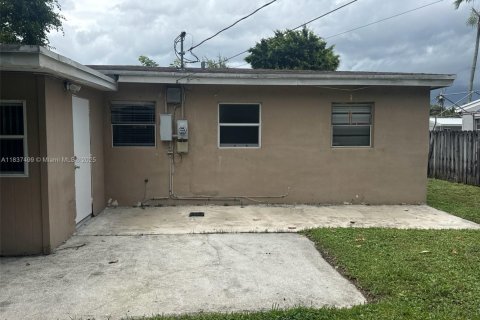 House in Hollywood, Florida 3 bedrooms, 96.9 sq.m. № 1823735 - photo 19