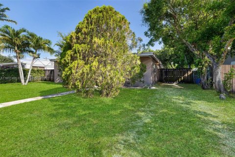 House in Hollywood, Florida 3 bedrooms, 96.9 sq.m. № 1823735 - photo 29