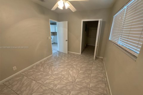 House in Hollywood, Florida 3 bedrooms, 96.9 sq.m. № 1823735 - photo 14