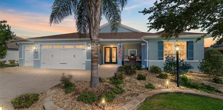 House in Ocala, Florida 3 bedrooms, 261.43 sq.m. № 1870655
