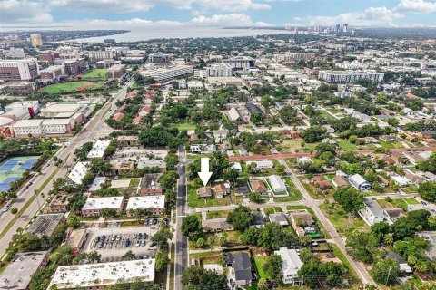 House in Tampa, Florida 2 bedrooms, 79.9 sq.m. № 2267557 - photo 5
