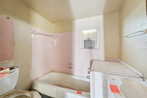 House in Tampa, Florida 2 bedrooms, 79.9 sq.m. № 2267557 - photo 12