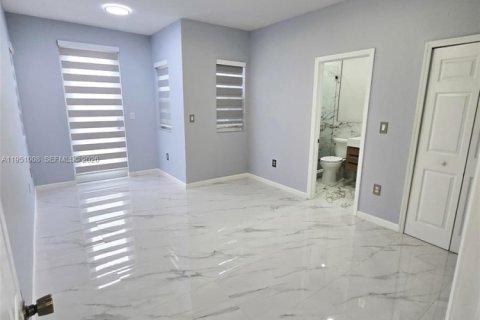 Casa en venta en Miami, Florida, 5 dormitorios, 316.15 m2 № 2007092 - foto 22