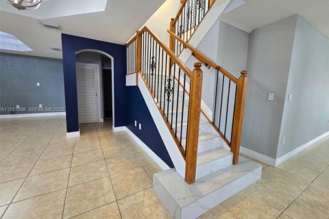 Casa en venta en Miami, Florida, 5 dormitorios, 316.15 m2 № 2007092 - foto 4