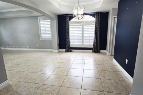 Casa en venta en Miami, Florida, 5 dormitorios, 316.15 m2 № 2007092 - foto 8