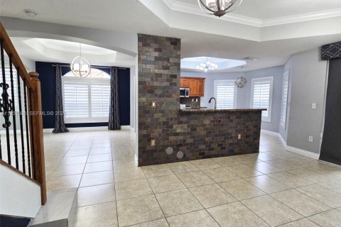 Casa en venta en Miami, Florida, 5 dormitorios, 316.15 m2 № 2007092 - foto 5