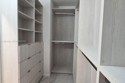 Casa en venta en Miami, Florida, 5 dormitorios, 316.15 m2 № 2007092 - foto 20