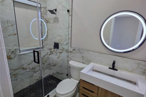 Casa en venta en Miami, Florida, 5 dormitorios, 316.15 m2 № 2007092 - foto 18