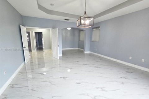 Casa en venta en Miami, Florida, 5 dormitorios, 316.15 m2 № 2007092 - foto 24