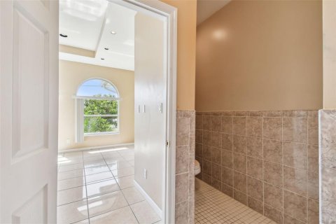 House in Tarpon Springs, Florida 4 bedrooms, 412.49 sq.m. № 1905438 - photo 8