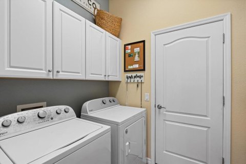 House in Bradenton, Florida 2 bedrooms, 173.08 sq.m. № 1679983 - photo 23