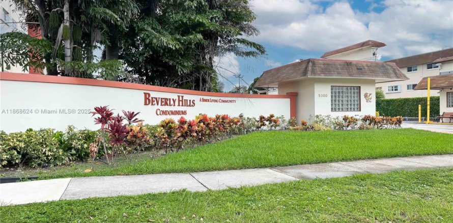 Condo in Hollywood, Florida, 2 bedrooms № 1933623