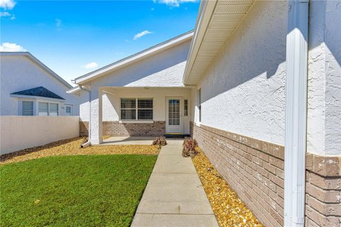 House in Ocala, Florida 2 bedrooms, 254.55 sq.m. № 1608157 - photo 2
