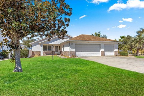 House in Ocala, Florida 2 bedrooms, 254.55 sq.m. № 1608157 - photo 1
