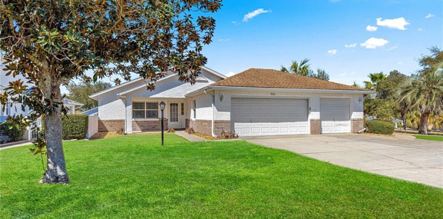 House in Ocala, Florida 2 bedrooms, 254.55 sq.m. № 1608157