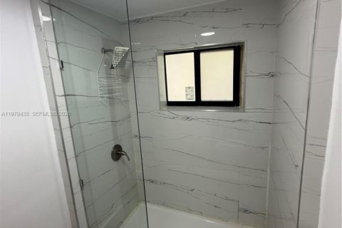 Apartamento en alquiler en Miami, Florida, 2 dormitorios № 2079855 - foto 7