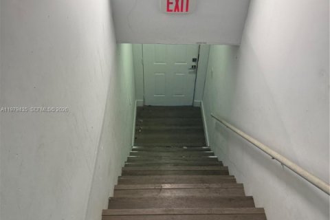 Apartamento en alquiler en Miami, Florida, 2 dormitorios № 2079855 - foto 13