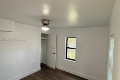 Apartamento en alquiler en Miami, Florida, 2 dormitorios № 2079855 - foto 10