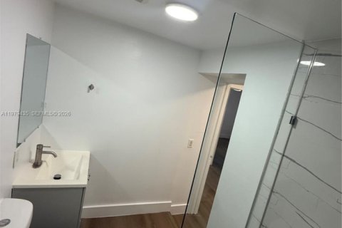 Apartamento en alquiler en Miami, Florida, 2 dormitorios № 2079855 - foto 8