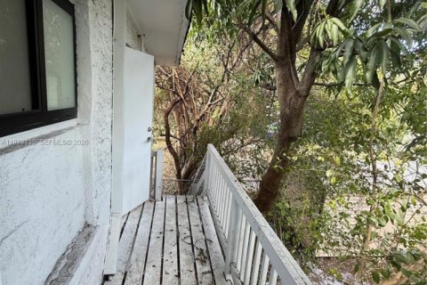 Apartamento en alquiler en Miami, Florida, 2 dormitorios № 2079855 - foto 11