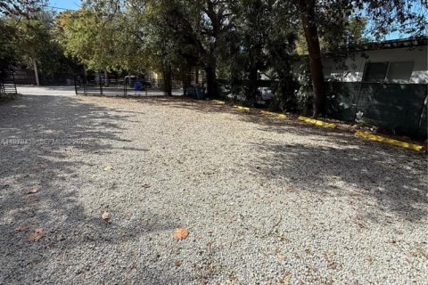 Apartamento en alquiler en Miami, Florida, 2 dormitorios № 2079855 - foto 14