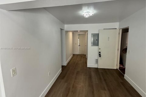 Apartamento en alquiler en Miami, Florida, 2 dormitorios № 2079855 - foto 5