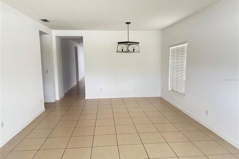 House in Groveland, Florida 4 bedrooms, 179.49 sq.m. № 2202606 - photo 2
